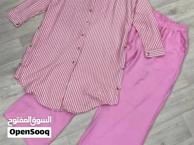 ملابس طقم نسائي
