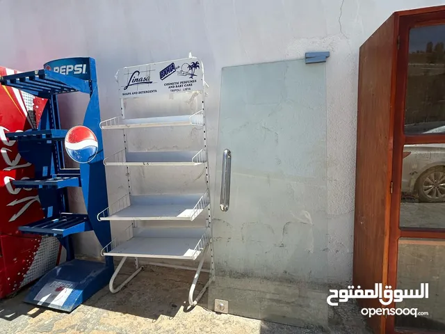 السلام عليكم في باب محل غذائية 3ميترو اسقفالي وقاعده مشاريب ودولاب خبزه وبريوش حرق