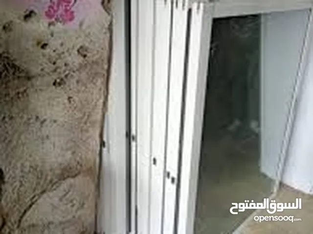 شباك اللمنيوم ابيض مستعمل مقاس 150سم متر ونص عدد 2