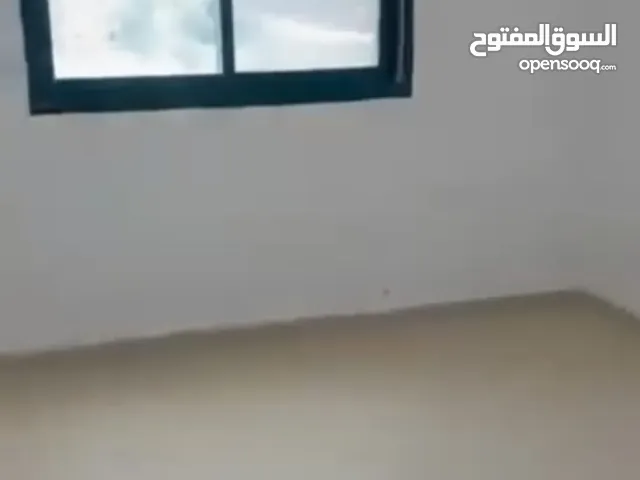 شقه للايجار في بطن الهوي بأقرب من مدرسه الرواد