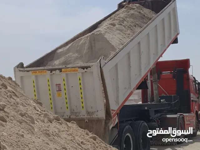 متوفر كتش ورمل أسود وجرافل ودفان نظيف جدا بأسعار مناسبة