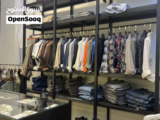 محل ملابس رجالية جاهز وكامل للبيع البضاعة فقط