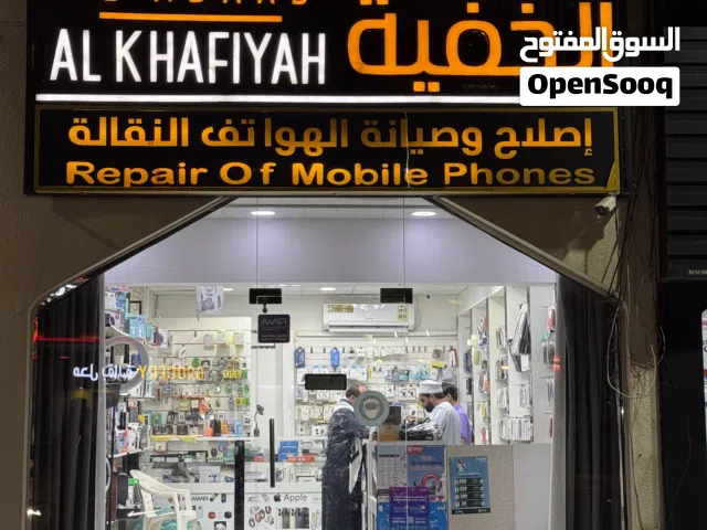 فرصة استثمارية - محل هواتف وحواسيب قائم بمردود ممتاز