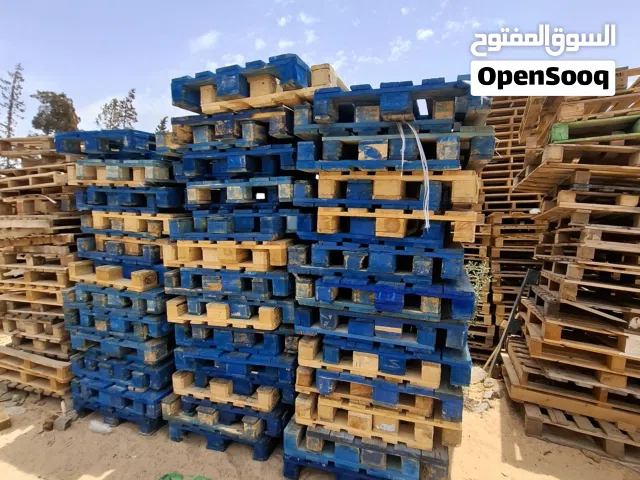 مستودع لبيع وشراء الخشب والبلاستيك والكرتون والراميل