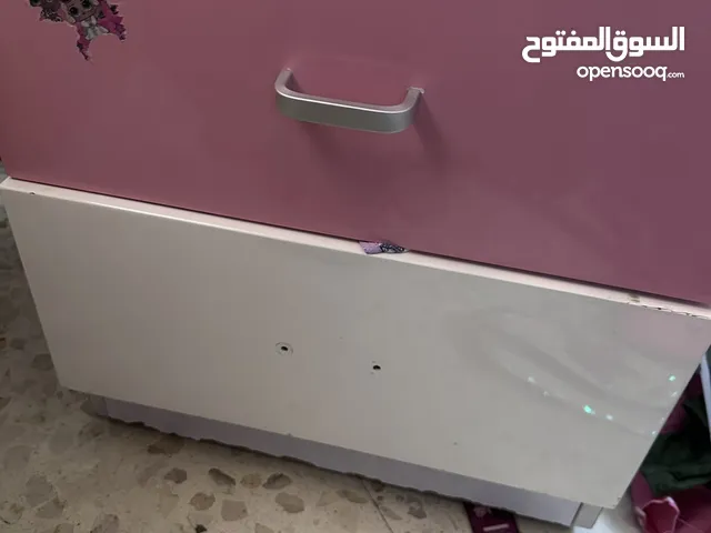غرفة بناتي بدون خزانة