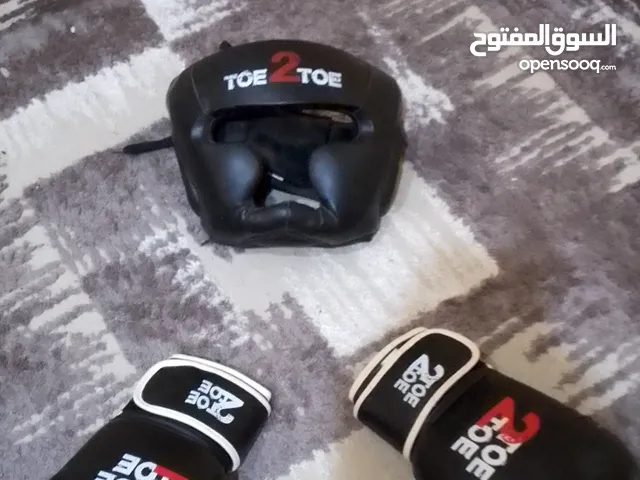 طقم رياضي ملاكمه خوذه وقلفز نظيفات جدا
