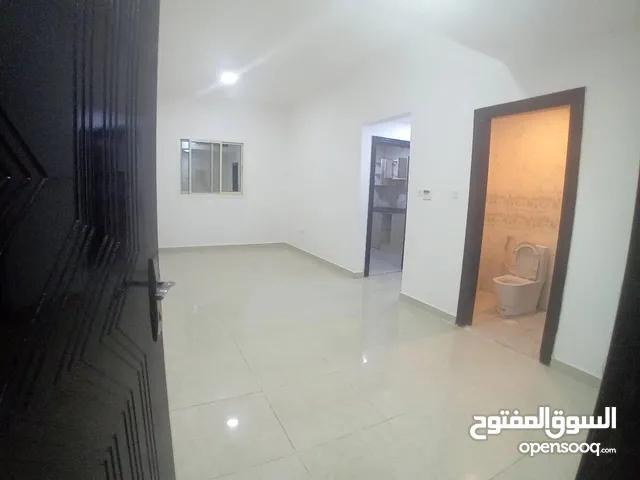 غرفة وصالة فى الجرف الصناعية 3 للإيجار مساحات واسعة - غرفة نوم- صالة واسعة- مطبخ - 2 حمام