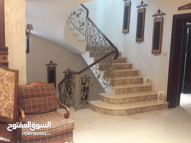 627m2 5 Bedrooms Villa for Sale in Amman Abdoun