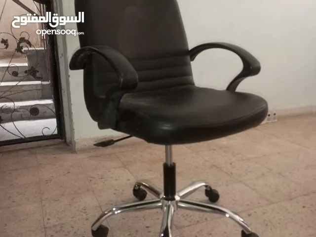 كرسي مكتب.