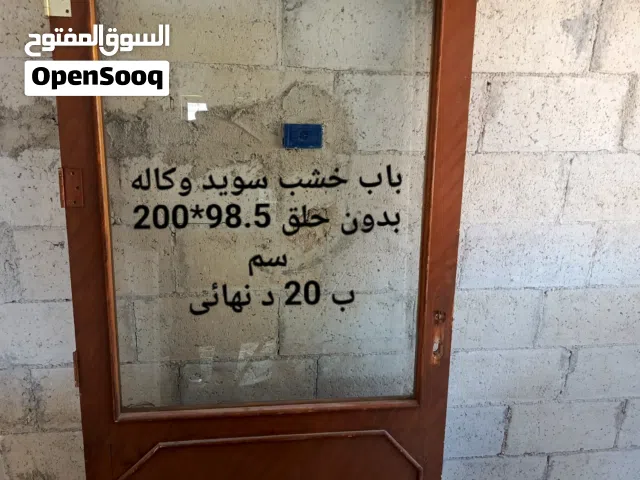 باب خشب مستعمل بحالة الوكالة  الزرقاء جبل الأمير حسن