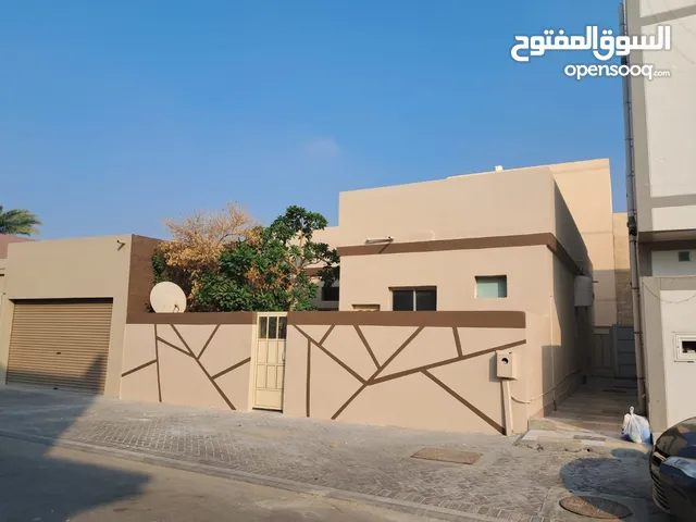 للبيع منزل في مدينة عيسى بسعر مغري قابل للتفاوض
