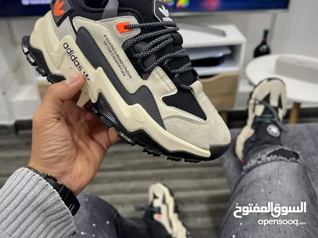 44 Sport Shoes in Tripoli