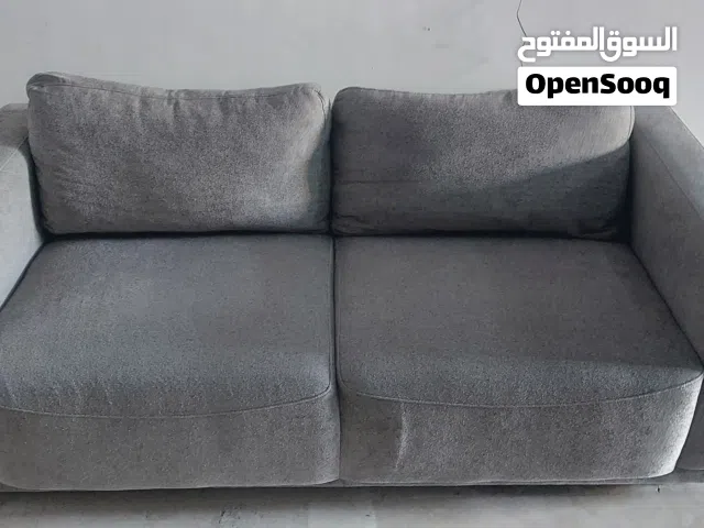 كنبة مقعدين استخدام فترة قصيرة للبيع في ابو ظبي