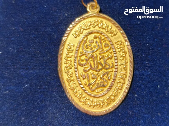 One-yakad 18-karat pure gold necklace قلادة من الذهب الخالص عيار 18 قيراطًا.
