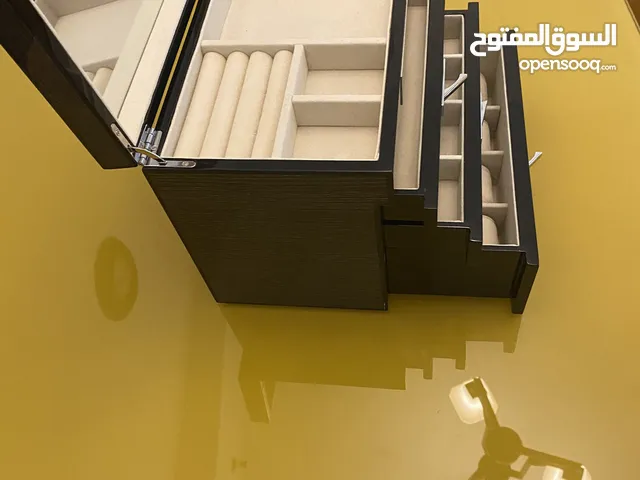 صندوق خشبي نوعيه ممتازه جديد للاكسسوارات والمجوهرات والساعات