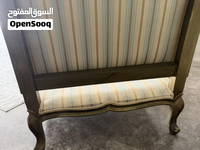 Beautiful vintage French style luxury chair. كرسي فاخر جميل على الطراز الفرنسي العتيق.