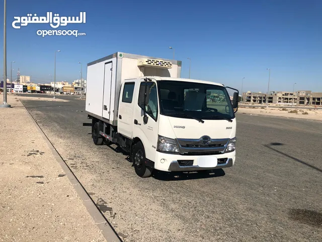 Toyota هاف لوري هينوا دبــل كبينه موديل- 2021