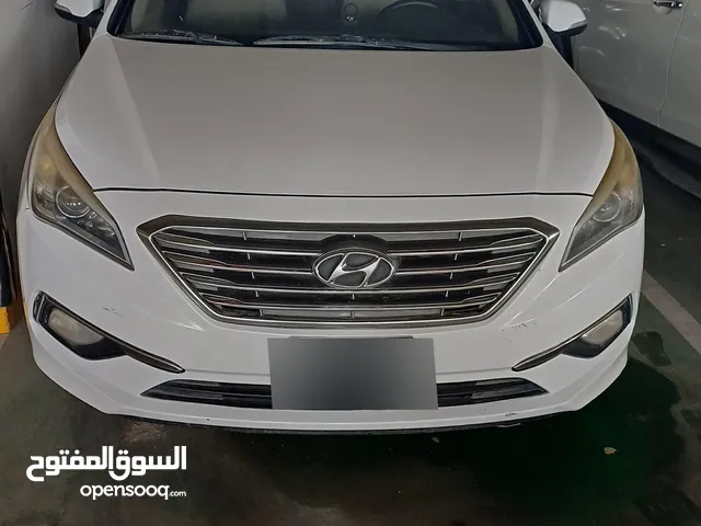 هونداي سوناتا اللون ابيض موديل 2017 بحاله ممتازه جدا