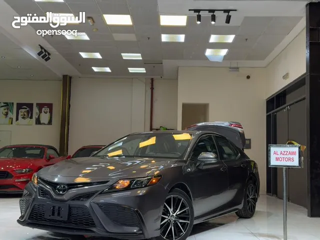 كامري SE 2022 نظيف جدا ممشى قليل مع ضمان شامل على السيارة وتقبل التصدير والتسجيل