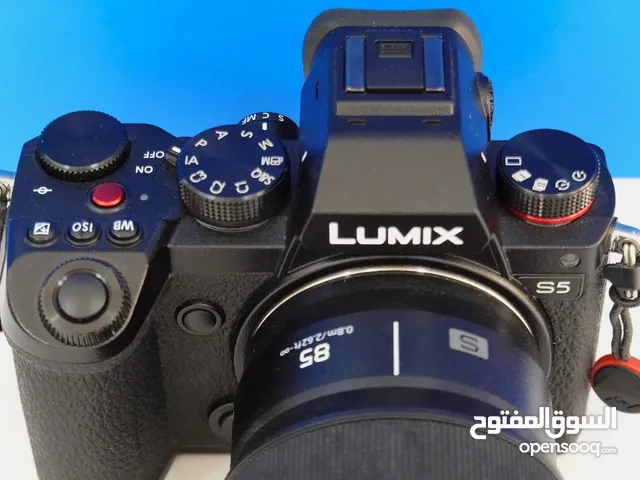 كاميرا فل فريم Lumix S5