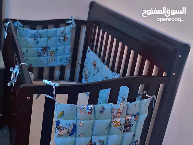 تخت بيبي خشب زان مع فرشة طبيه للبيع