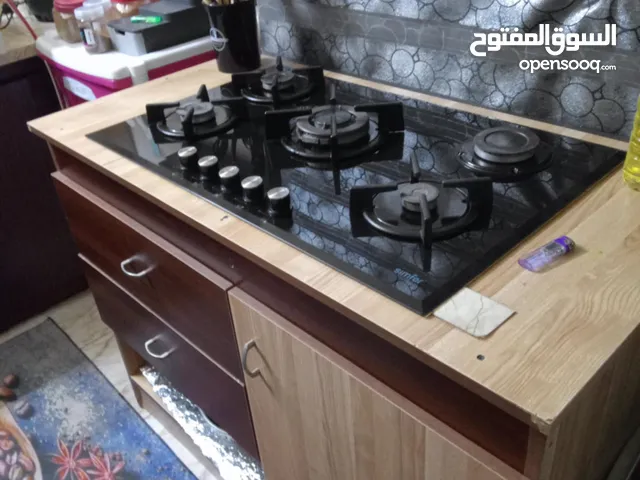 غاز سطحه مع الخشب التفصيل الي تحته والفرن المنفصل بسعر 150