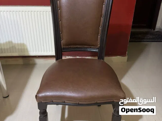 8 كراسي او في معهم طاوله سفره