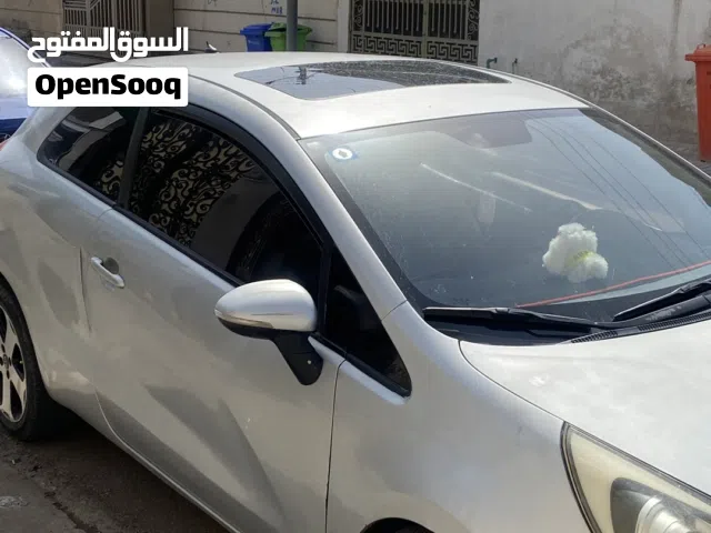 سياره كيا ريو رياضيه نضيفه ومكفوله كير ومحرك اقرا الوصف