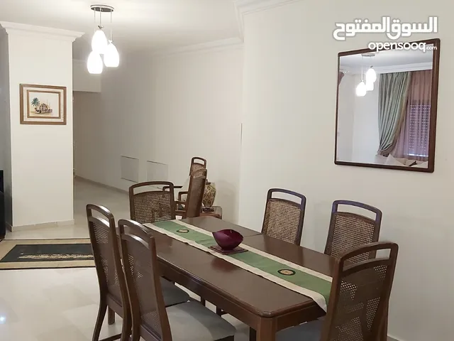 شقة مفروشة للايجار ثلاث غرف نوم في دير غبار