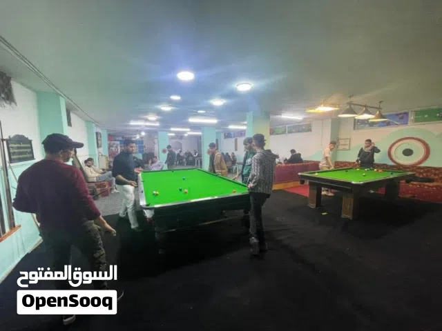 طاولة سنوكر وطاولة بلياردو
