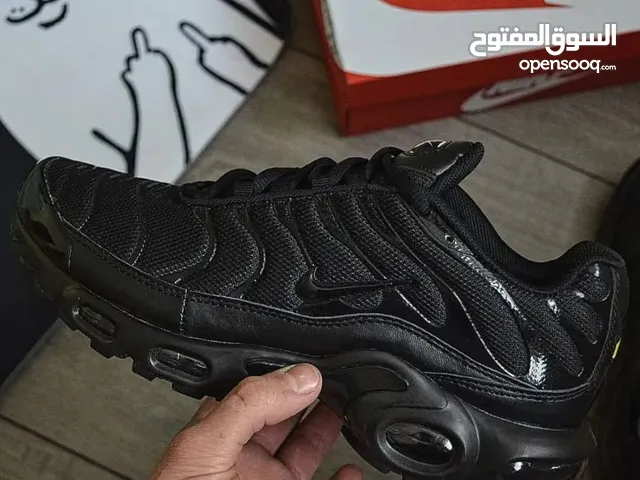 46 Sport Shoes in Abu Dhabi