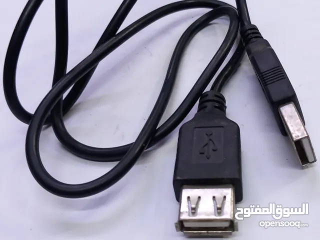 انواع مختلفة من الفيش والكيبلات لاغراض التوصيلات للموبايل والكهرباء