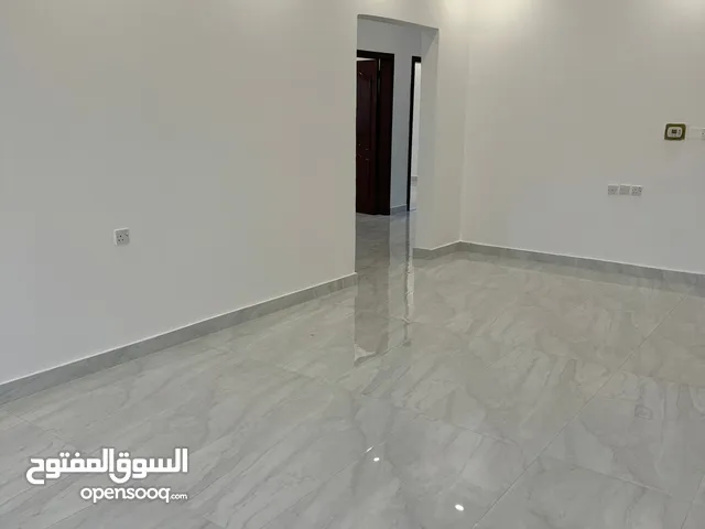 للبيع في المطلاع N8 قسيمة شارع وسكه 400م 3 ادوار وربع ديوانية وبيها شقتين تشطيب سوبر ديلوكس