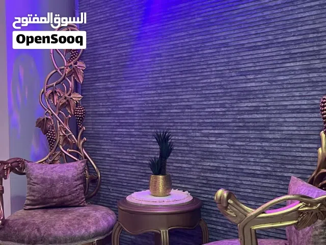 كراسي استقبال  بالطاولة استعمال نظيف جدا