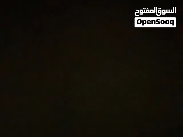 صاله للايجار 2 سرانتيات في طريق الشوك بالقرب من مصحة العاصمة