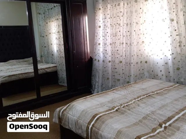 غرفة نوم بحالة ممتازة بسعر مميز