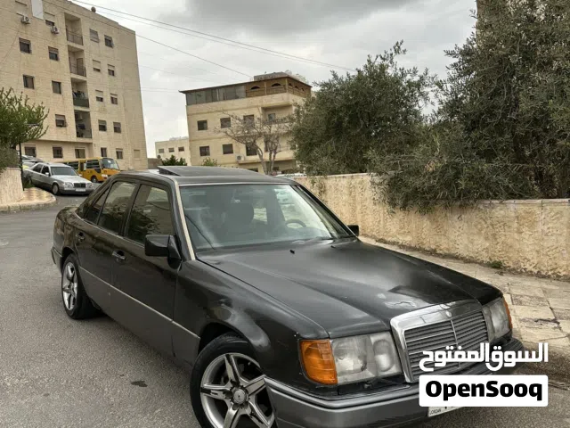 1992 مرسيدس بنز الفئة-E E 200