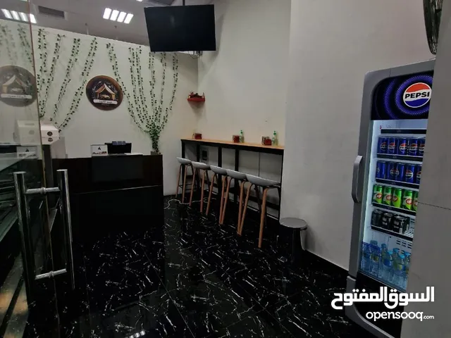 مطعم جاهز جديد عمر شهرين للبيع في الشارقة