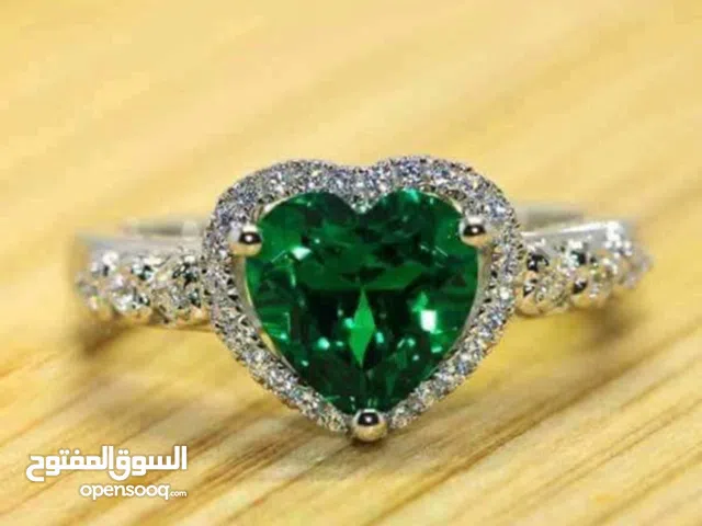 خاتم بأندورا التريندي  استانلس بيور مش بغير لون خالص  متاح اخضر وسيلفر بيجي في بوكس بأندورا