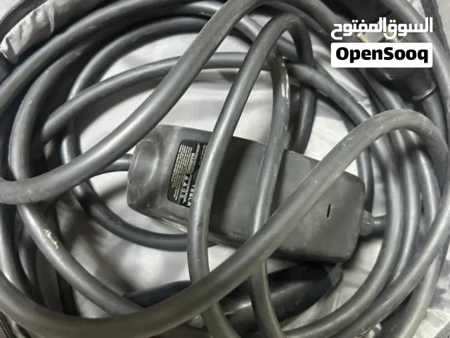 شاحن خليجي شبه جديد مع الحقيبه 70 واط