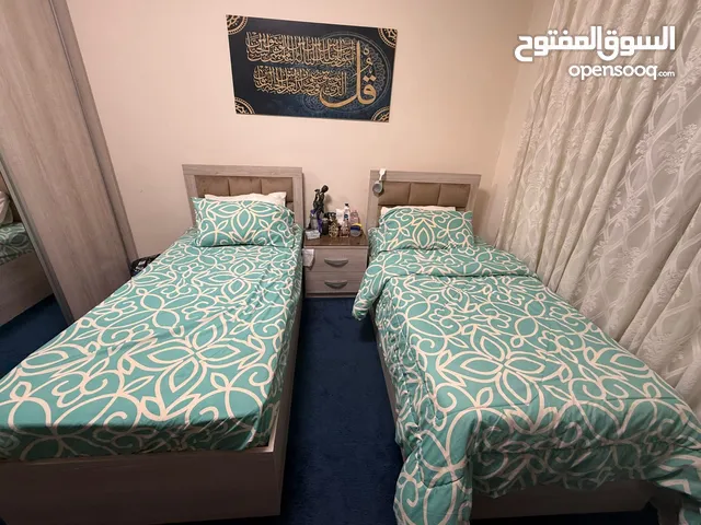 غرفة نوم شبابية للبيع تفصيل شبه جديده