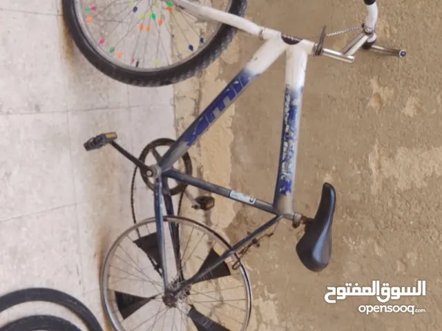 بسكليت 24 بحاجه الا جنط خلفي فقط موجود معاه كوشوكه وبلف
