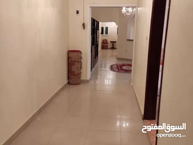 260 m2 5 Bedrooms Townhouse for Rent in Tripoli Al-Seyaheyya