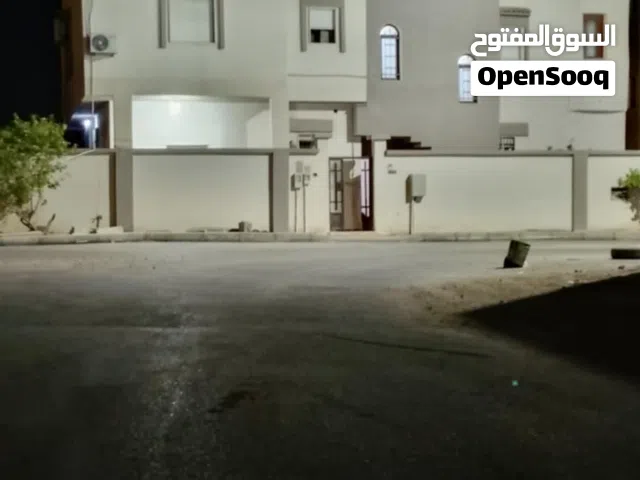 دورين للايجار الخدمي في النوفلين 8غرف2صالات1مطبخ4دورات مياه