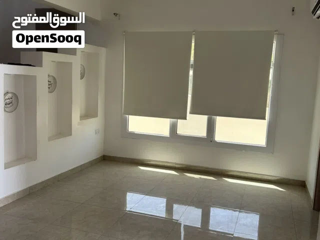 240 m2 4 Bedrooms Villa for Rent in Muscat Al-Hail