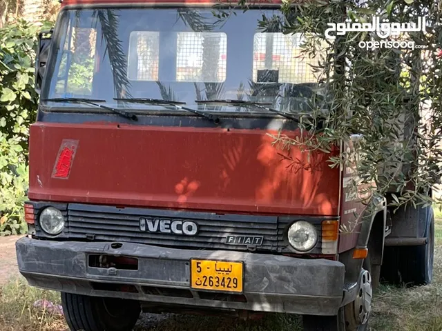 شاحنه افيكو قلابه