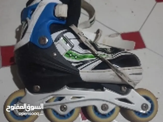 مطلوب اسكيت او احذيه زلاجات