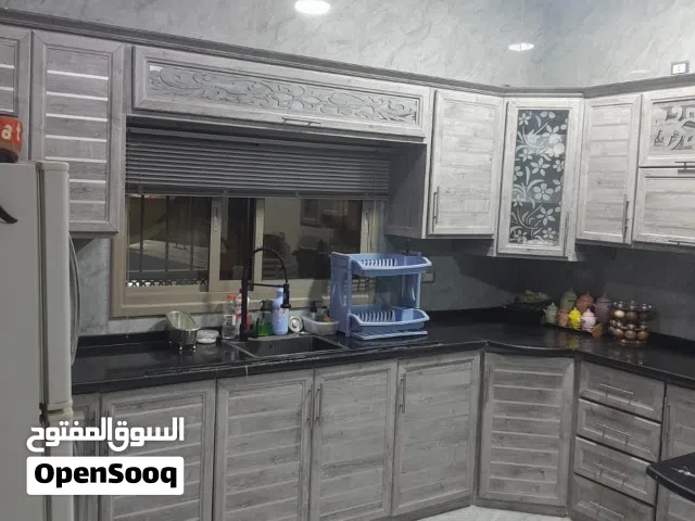 مجمع للبع الزرقاء تجاري مركزي 10ابواب محلات وطابق مشاغل دخله 28 الف قابل للزيادة تخمين الأرضي 600الف