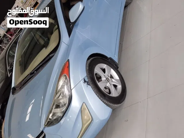 2013 هيونداي النترا Standard