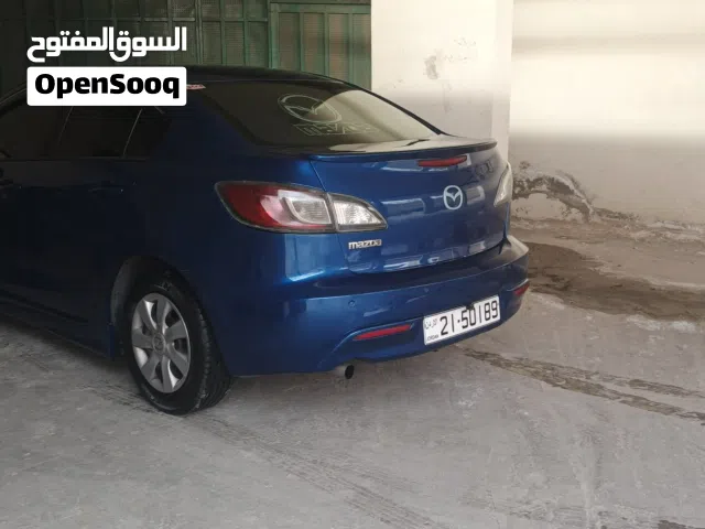 2013 مازدا 3 Standard